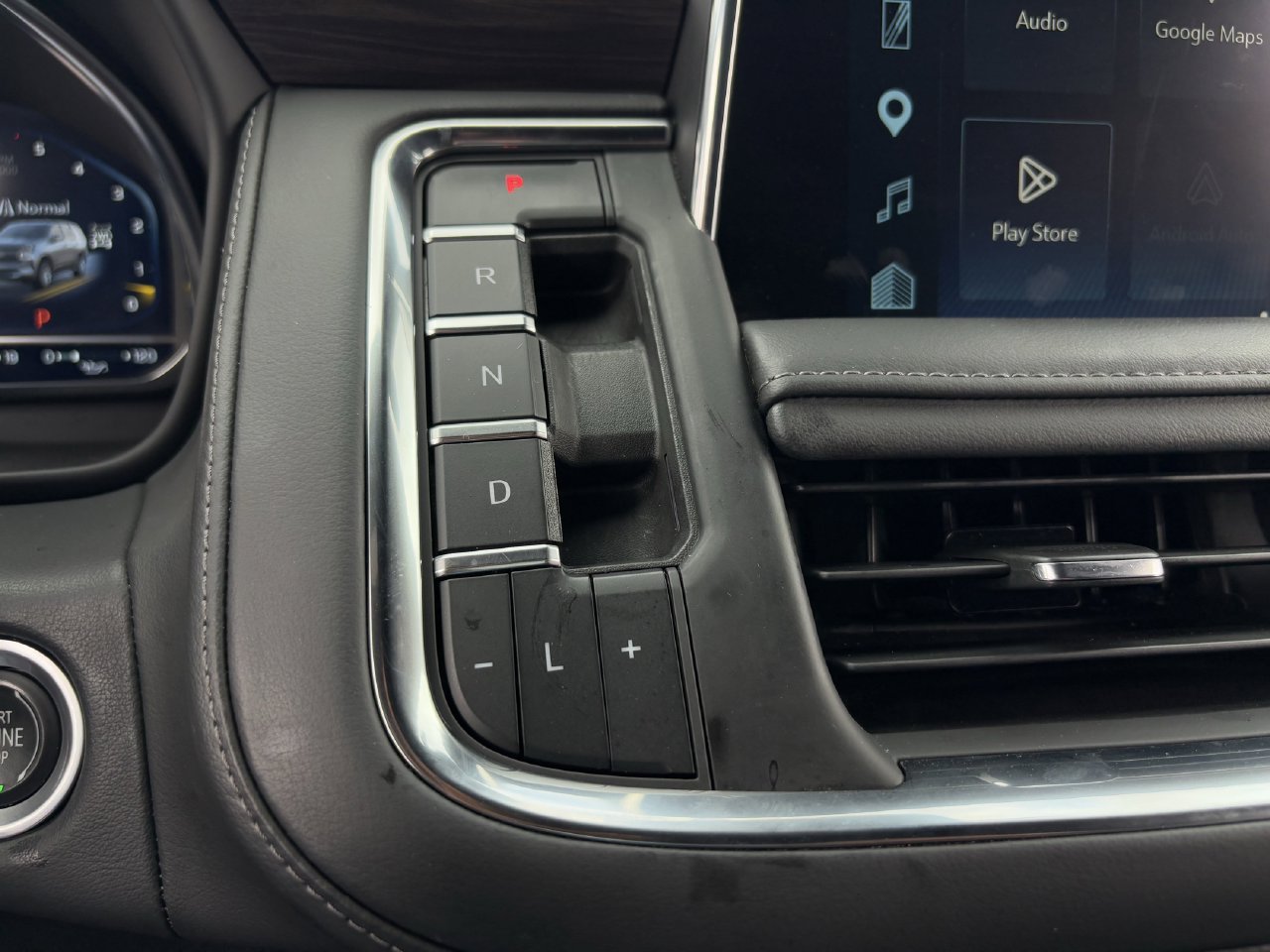 Used 2023 Chevrolet Suburban Z71 AWD/4WD image 19