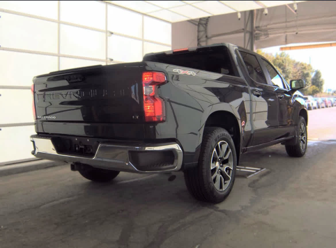 Used 2024 Chevrolet Silverado 1500 LT AWD/4WD image 4