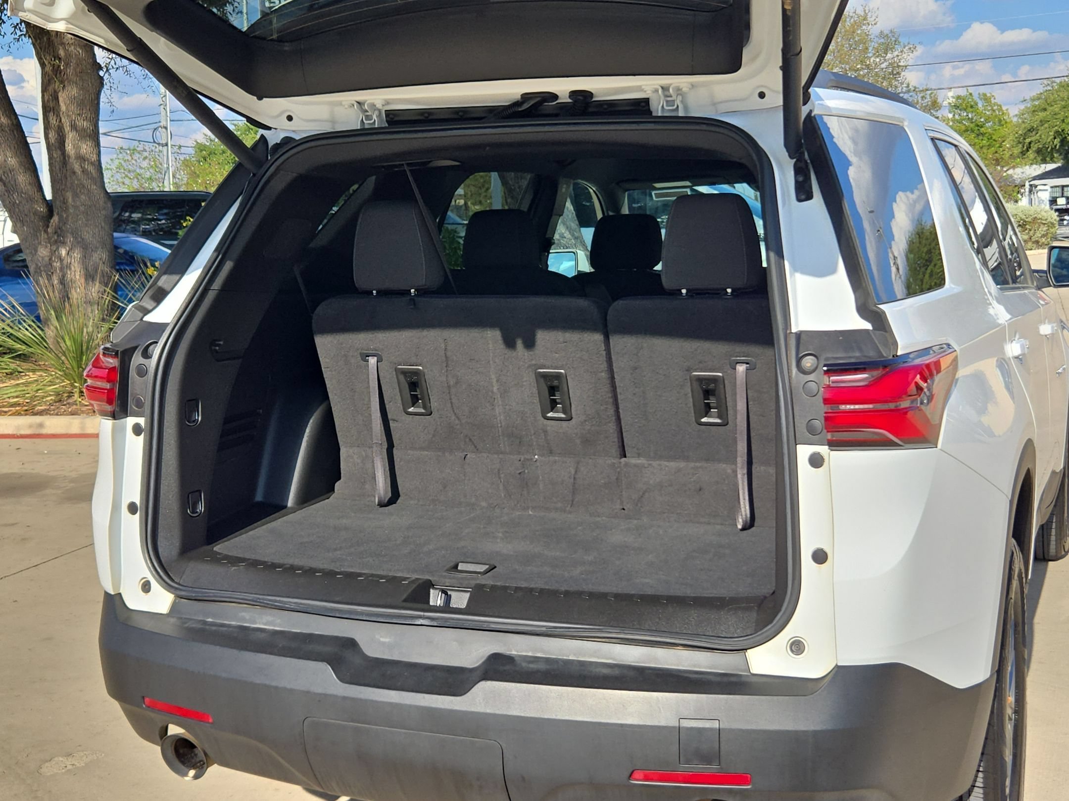 Certified 2023 Chevrolet Traverse LT FWD image 23