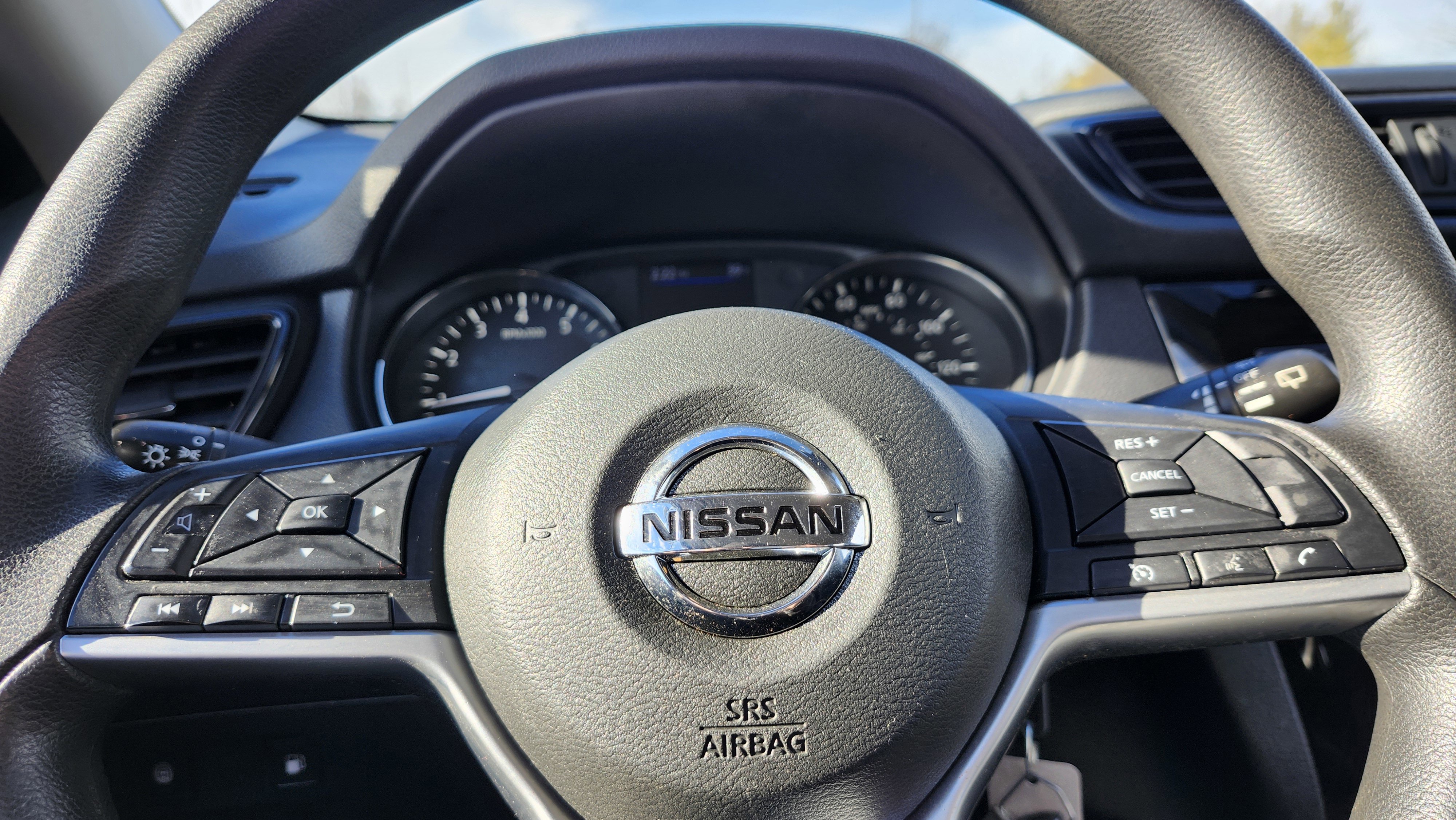 Used 2020 Nissan Rogue S image 23