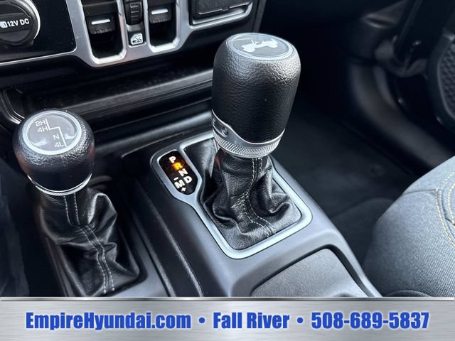 Used 2025 Jeep Wrangler Unlimited Sahara AWD/4WD image 24