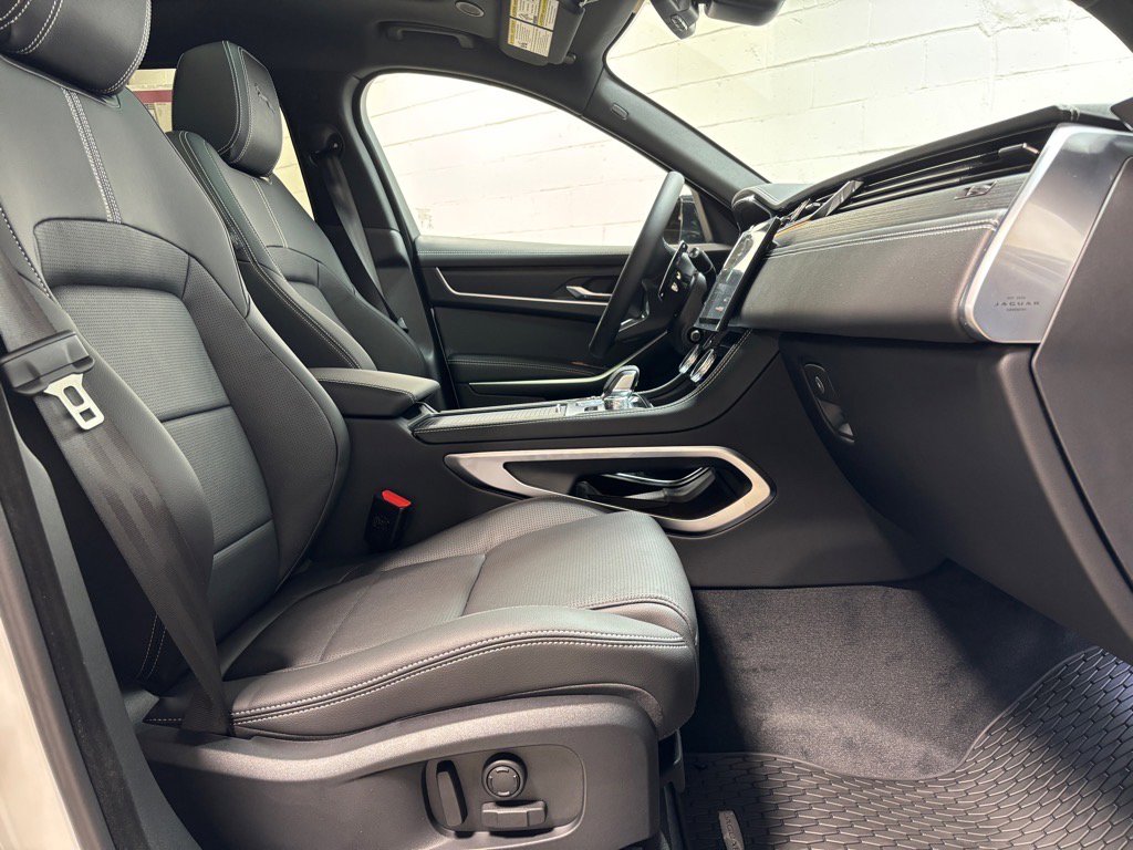 New 2026 Jaguar F-PACE R-Dynamic S image 32