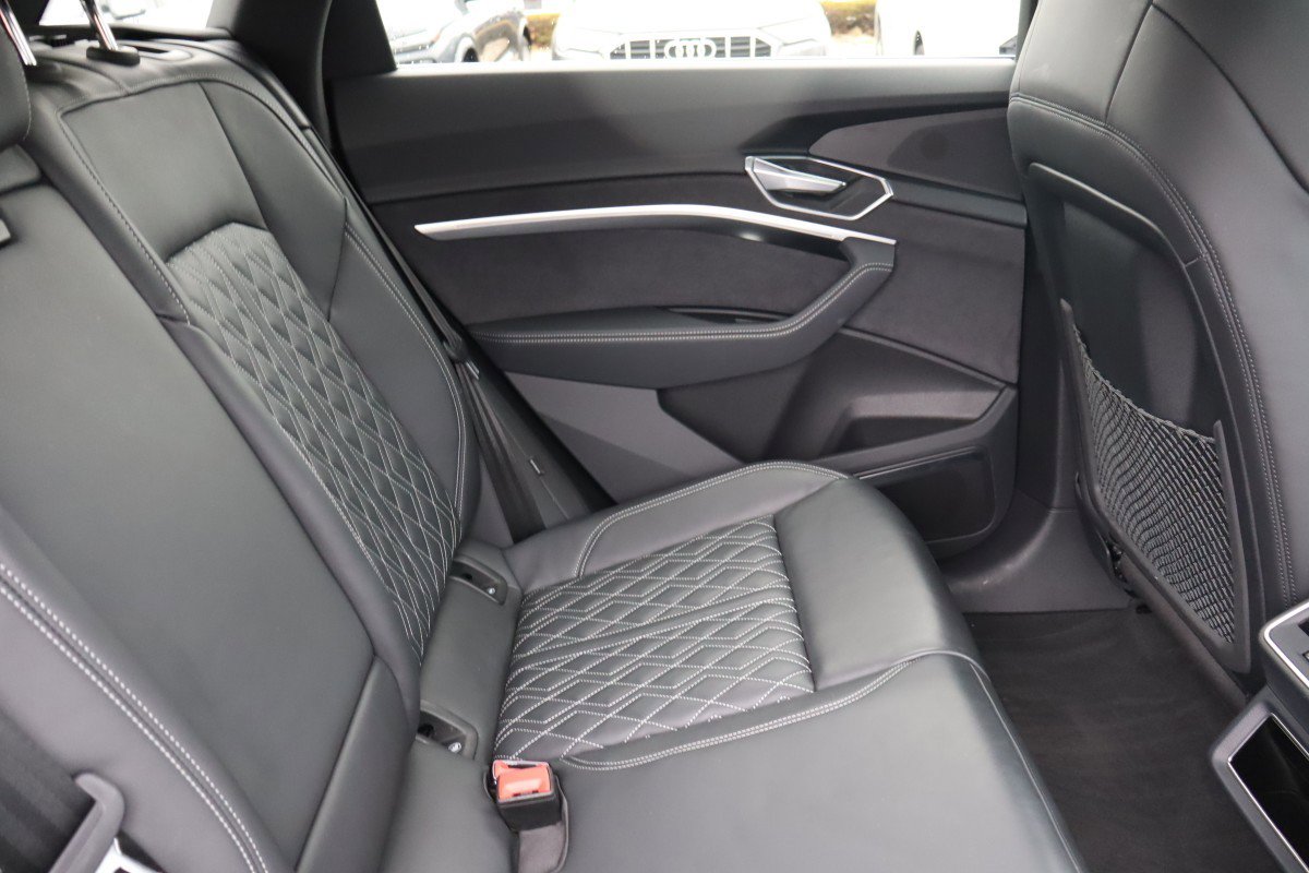 Used 2022 Audi e-tron S Premium Plus image 14