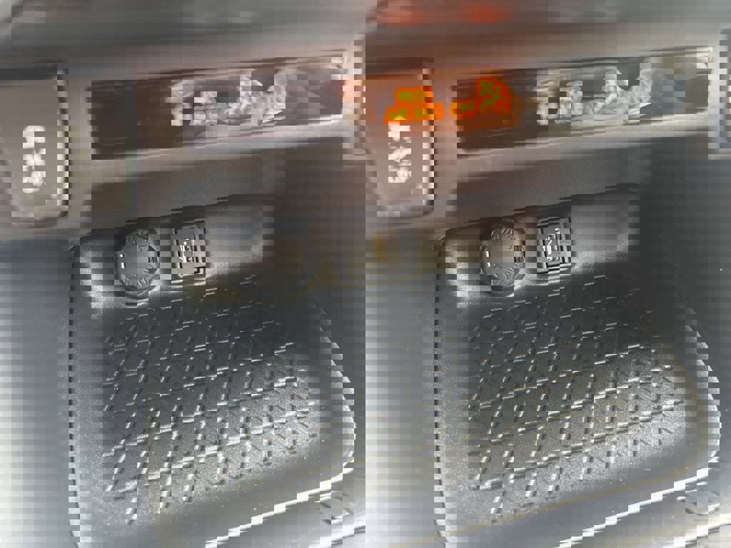 New 2025 Toyota RAV4 XLE image 7