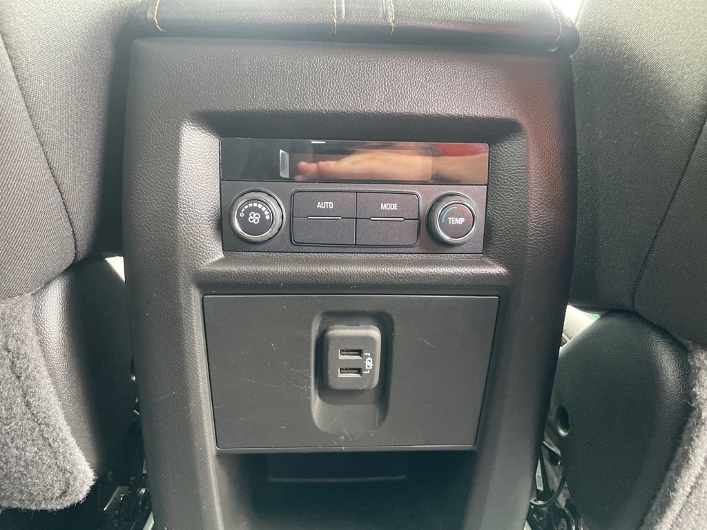 Used 2019 Chevrolet Traverse LT FWD image 29