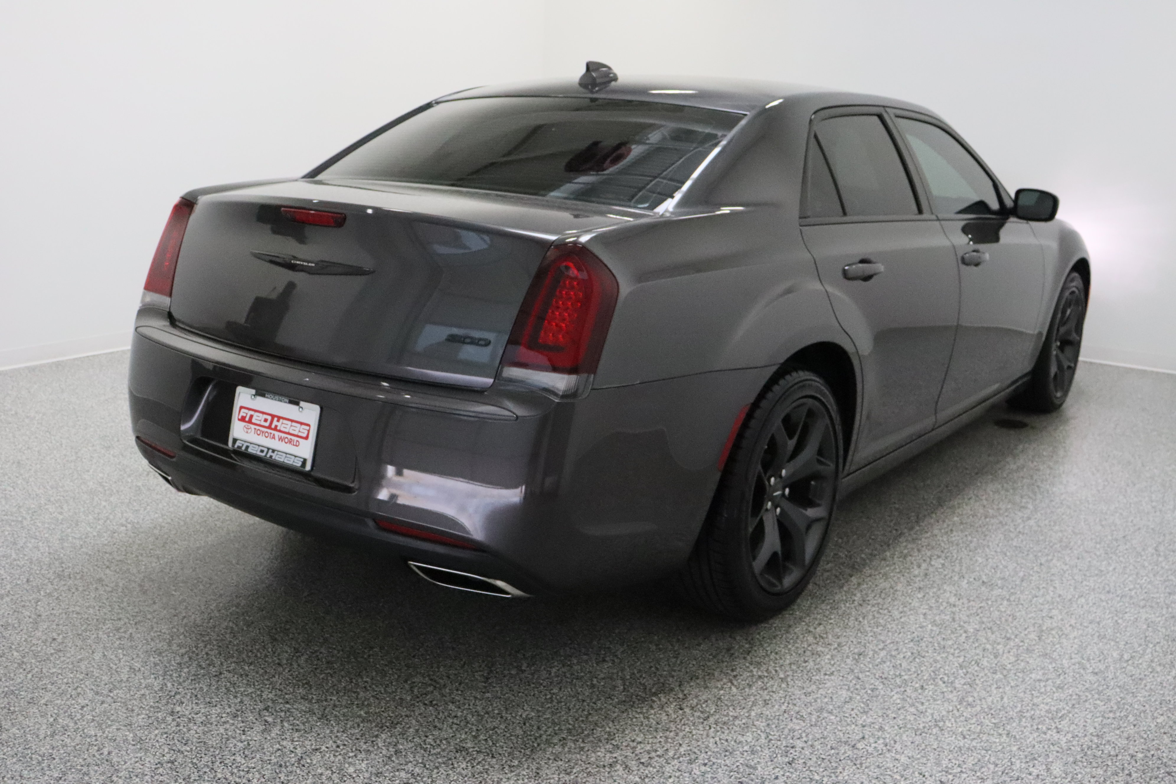Used 2023 Chrysler 300 Touring w/ Sport Appearance Package RWD image 7