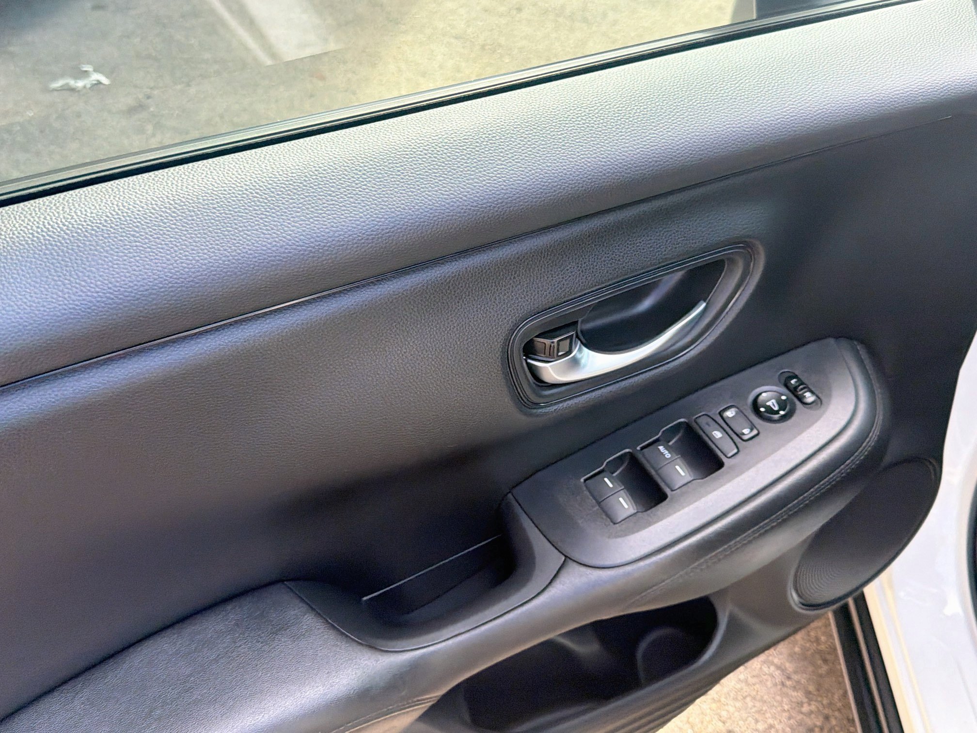 Used 2025 Honda HR-V LX image 16