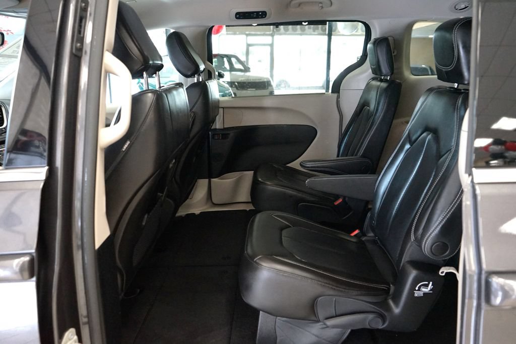 Used 2023 Chrysler Pacifica Touring-L AWD/4WD image 49