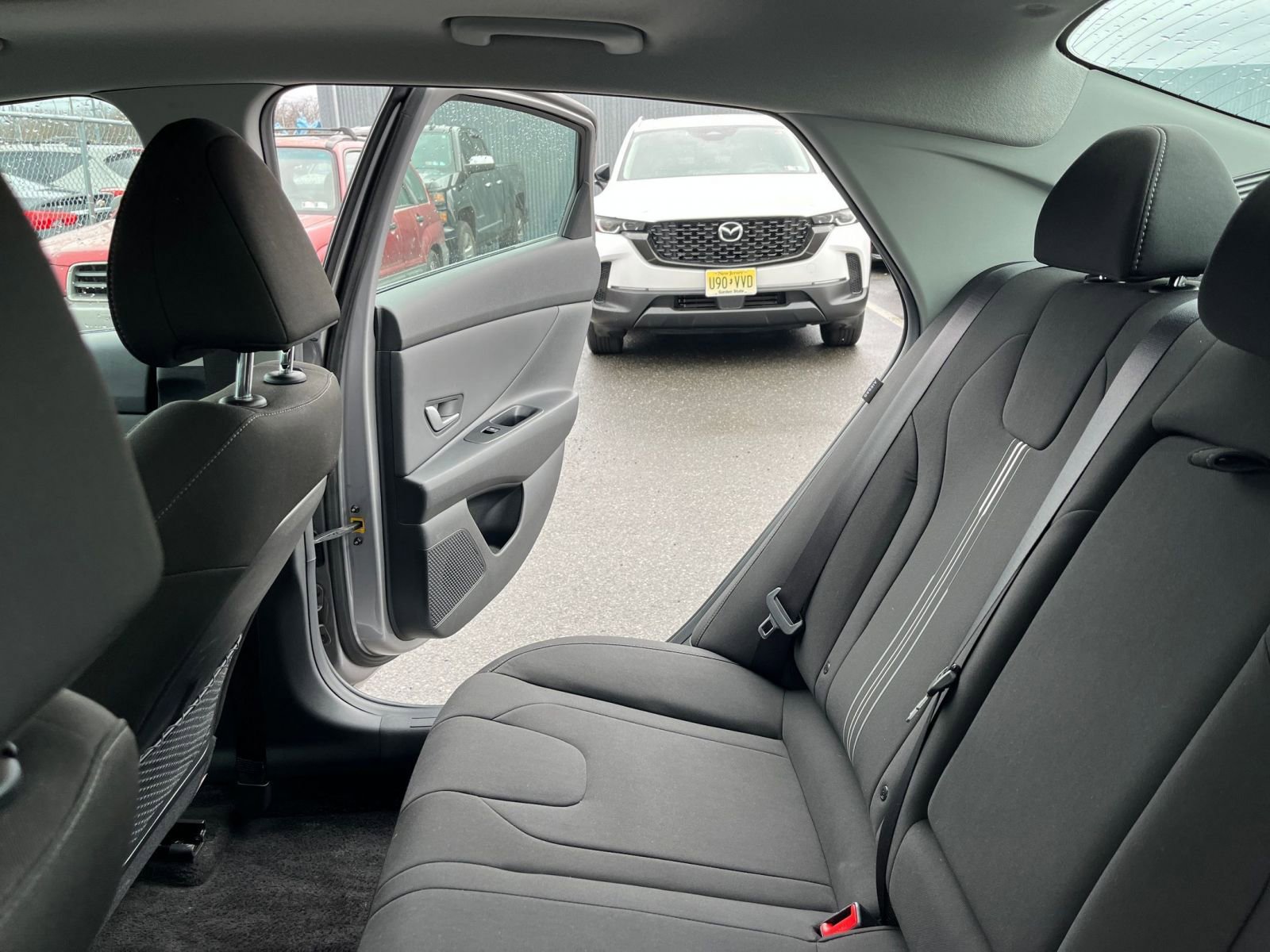 Used 2025 Hyundai Elantra SEL image 40