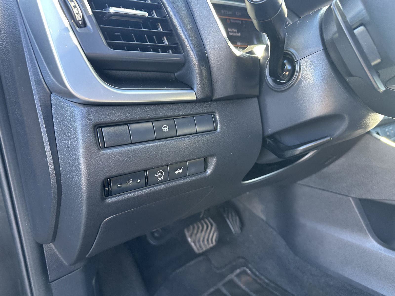 Used 2024 Nissan Rogue SV FWD image 18