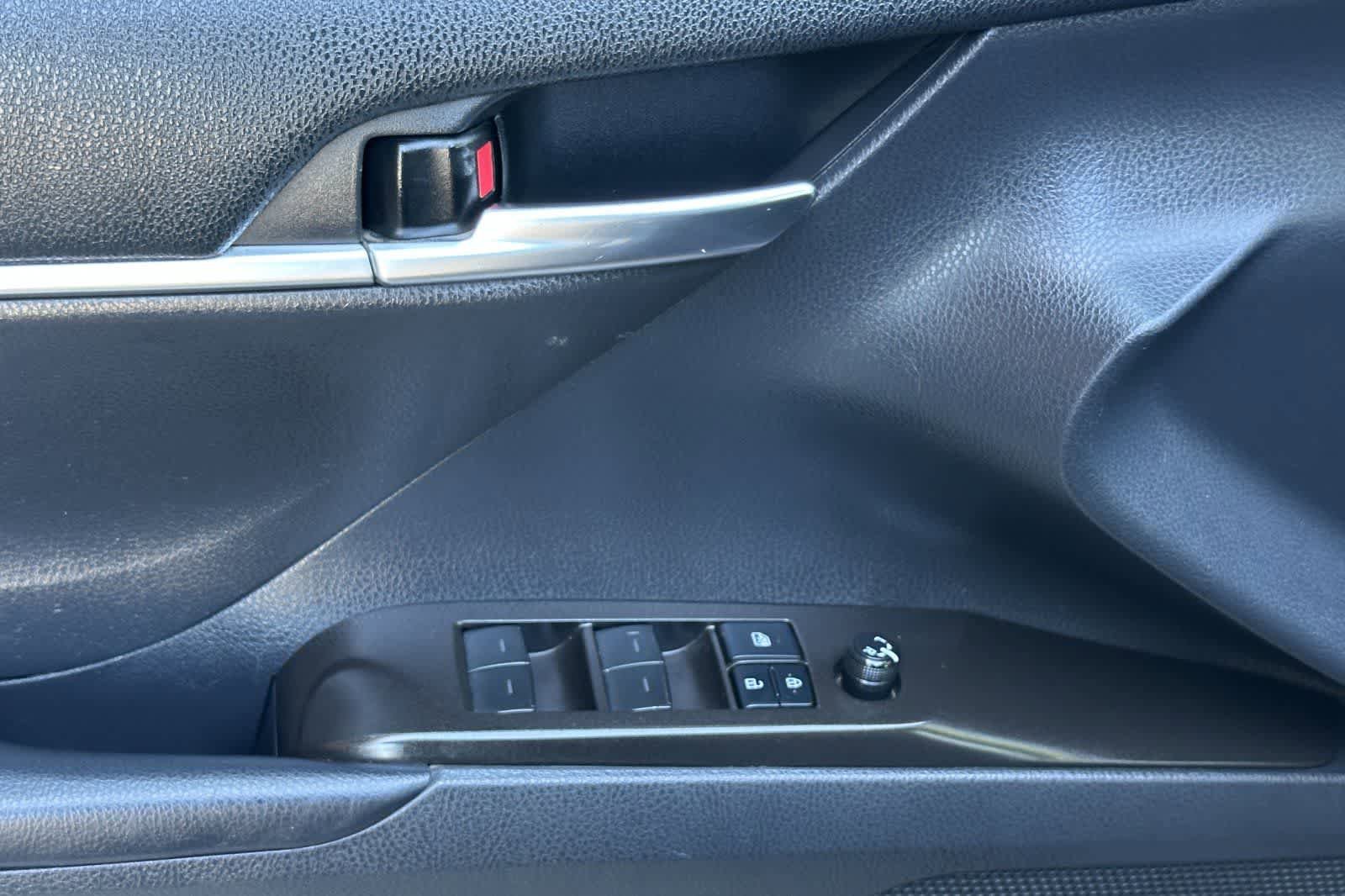 Used 2021 Toyota Camry SE FWD image 13