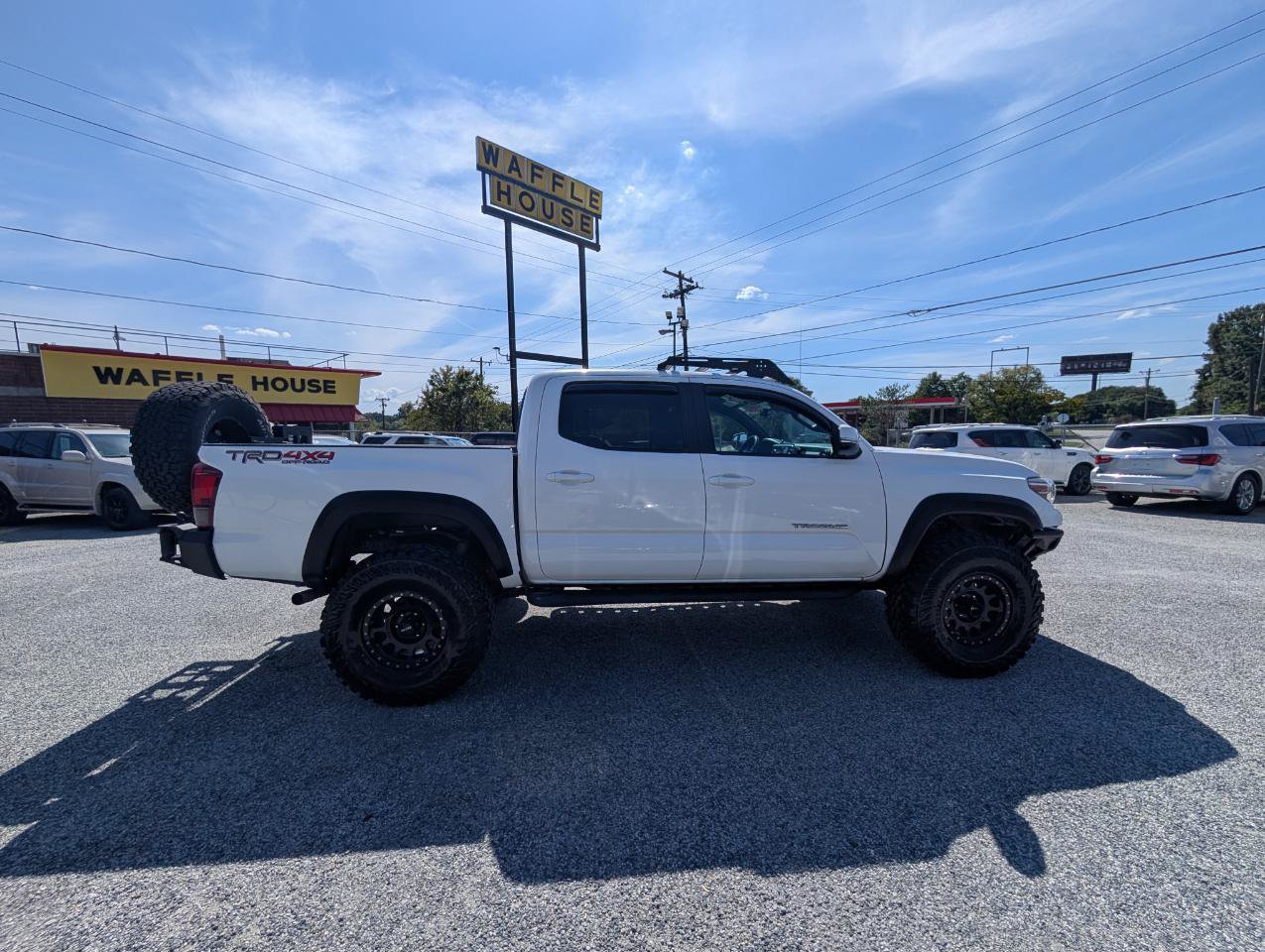 Used 2018 Toyota Tacoma TRD Off-Road AWD/4WD image 5