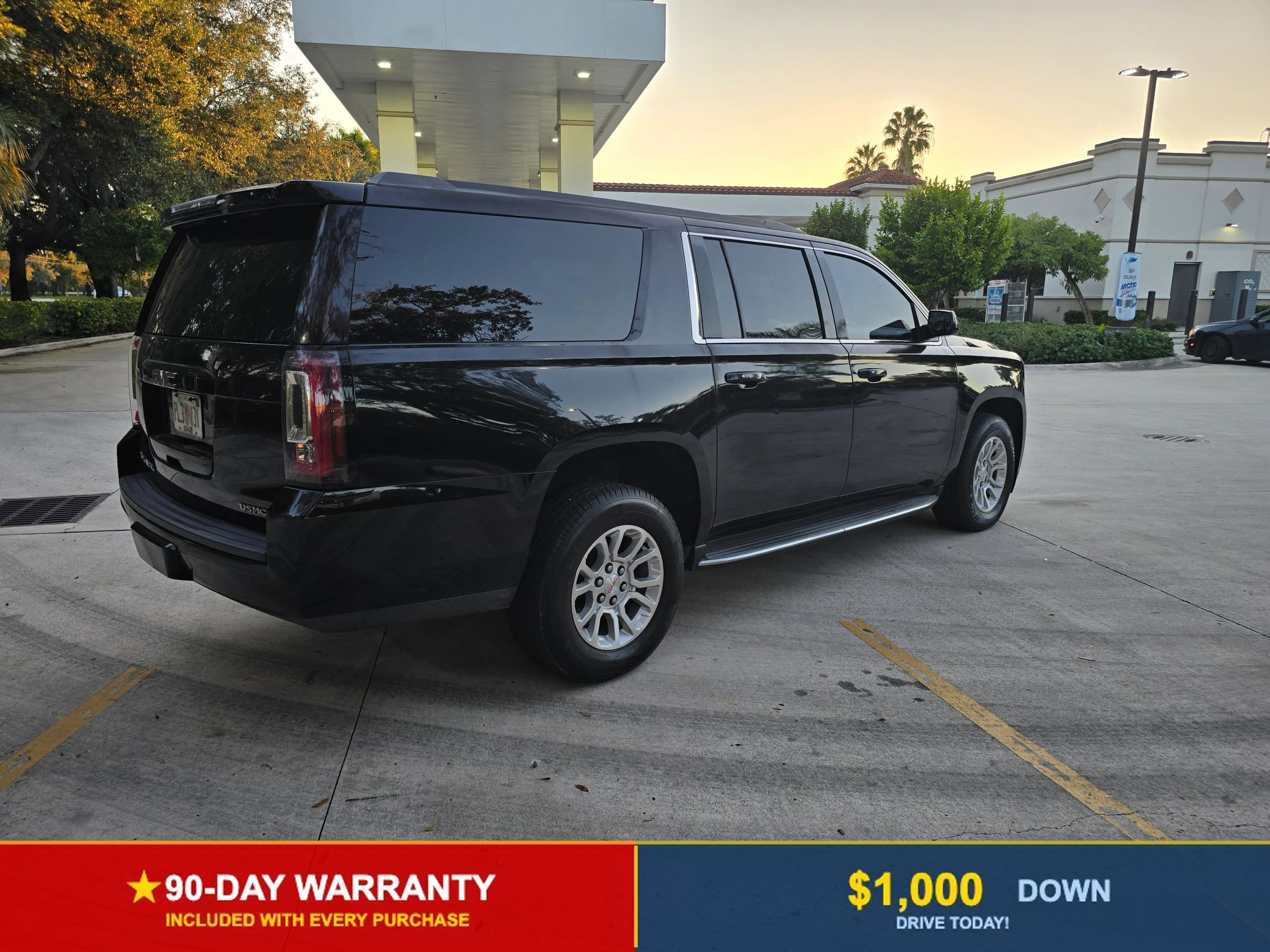Used 2017 GMC Yukon XL SLT image 4