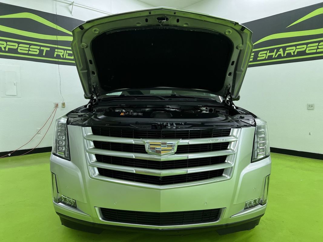 Used 2017 Cadillac Escalade ESV Luxury AWD/4WD image 4