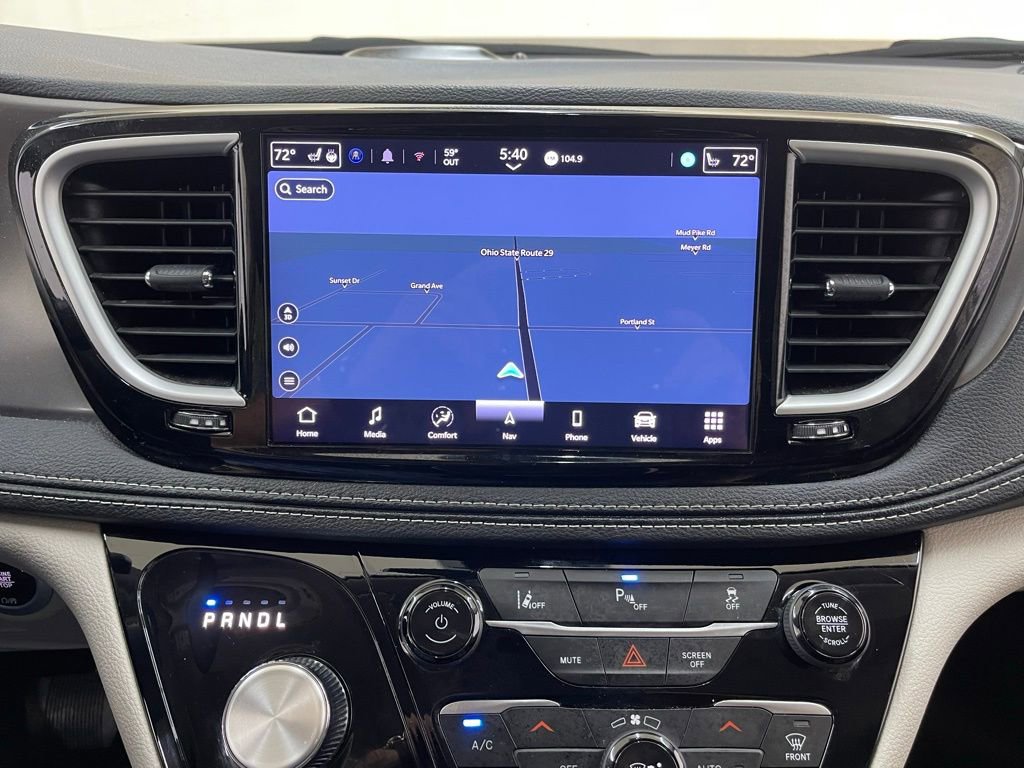 Used 2024 Chrysler Pacifica Select image 27