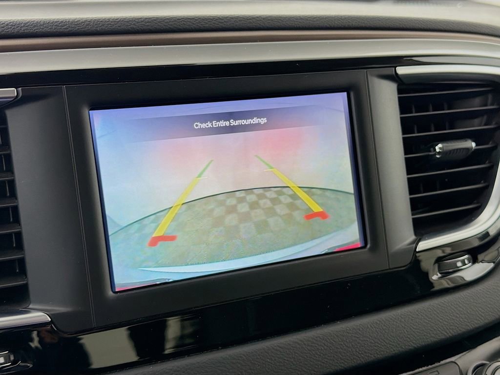 Used 2024 Chrysler Voyager LX image 17