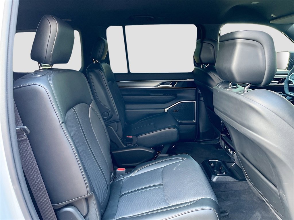 Used 2025 Jeep Wagoneer Series II image 29