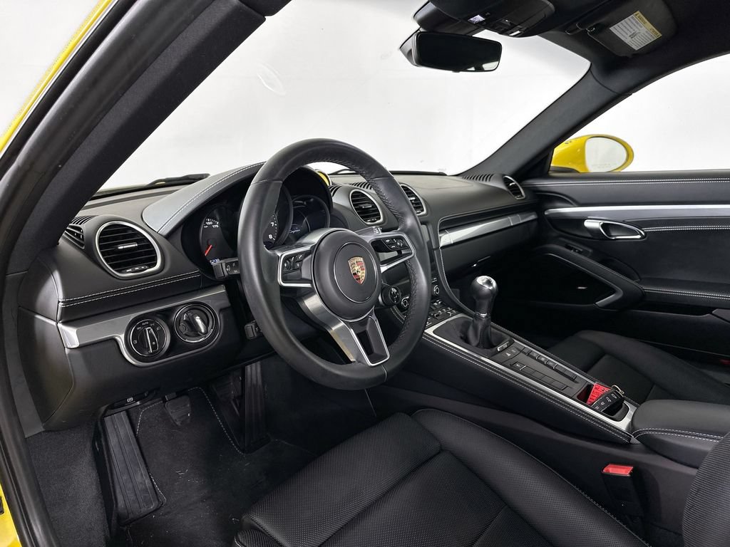 Used 2025 Porsche 718 Cayman RWD image 9