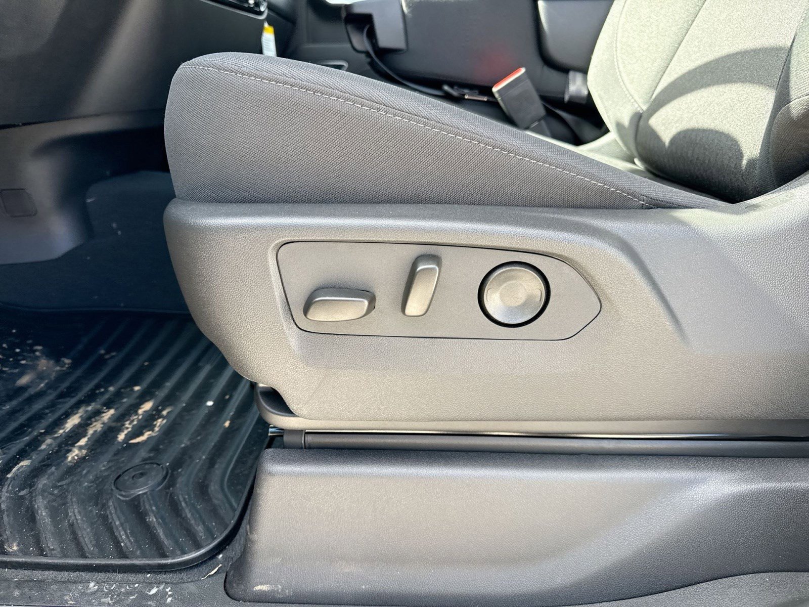 New 2026 GMC Sierra 1500 SLE image 14