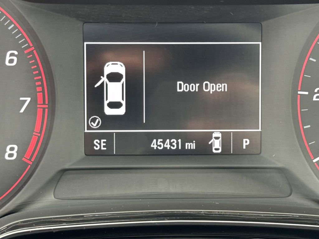 Used 2025 Chevrolet Trax RS image 28