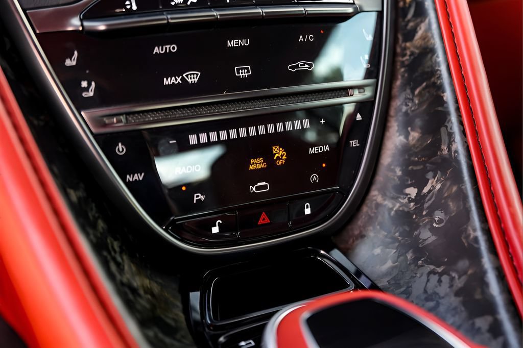 Used 2019 Aston Martin DBS Superleggera RWD image 19