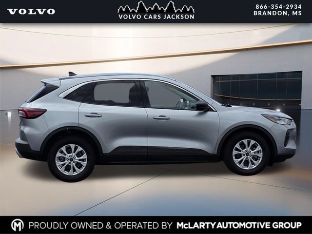 Used 2023 Ford Escape Active FWD image 3