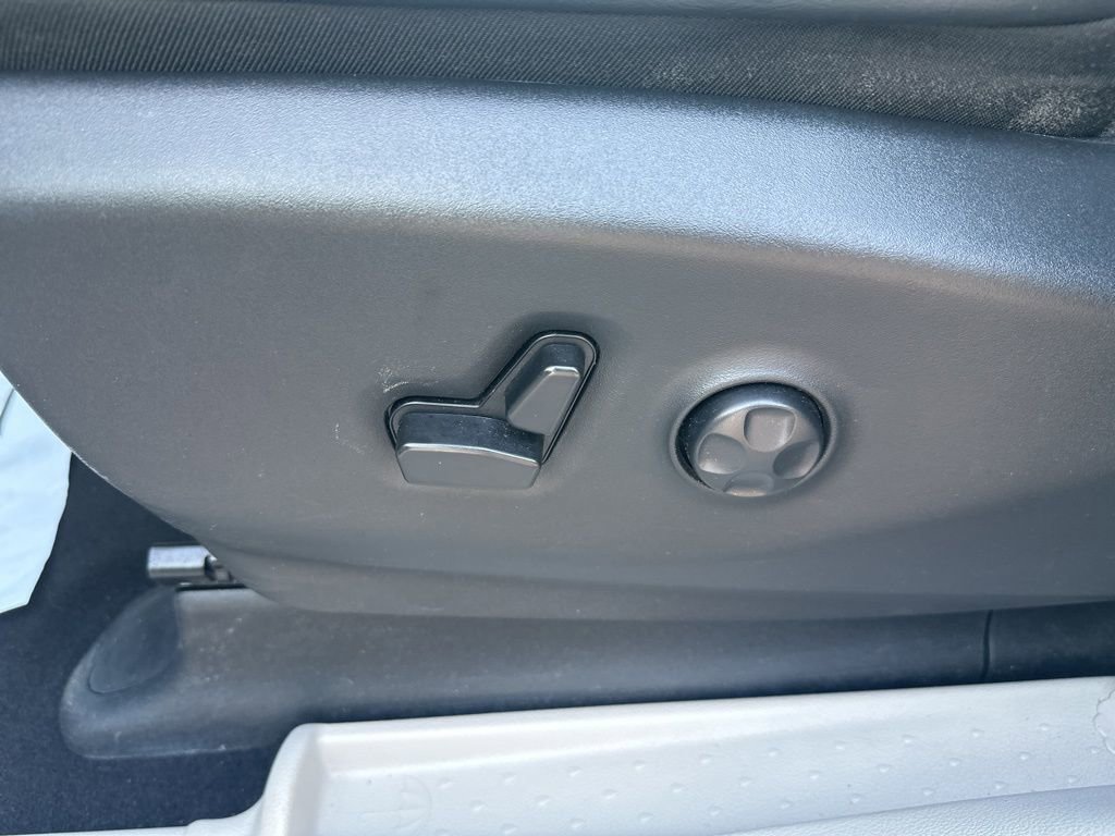 Used 2023 Chrysler Pacifica Touring-L FWD image 18