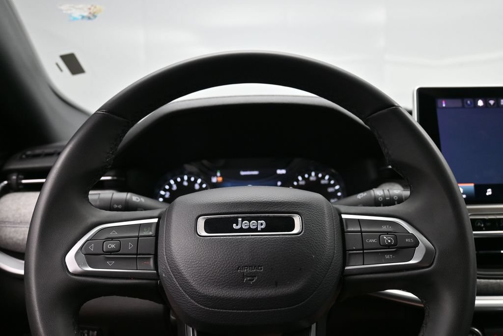 Used 2024 Jeep Compass Latitude AWD/4WD image 12