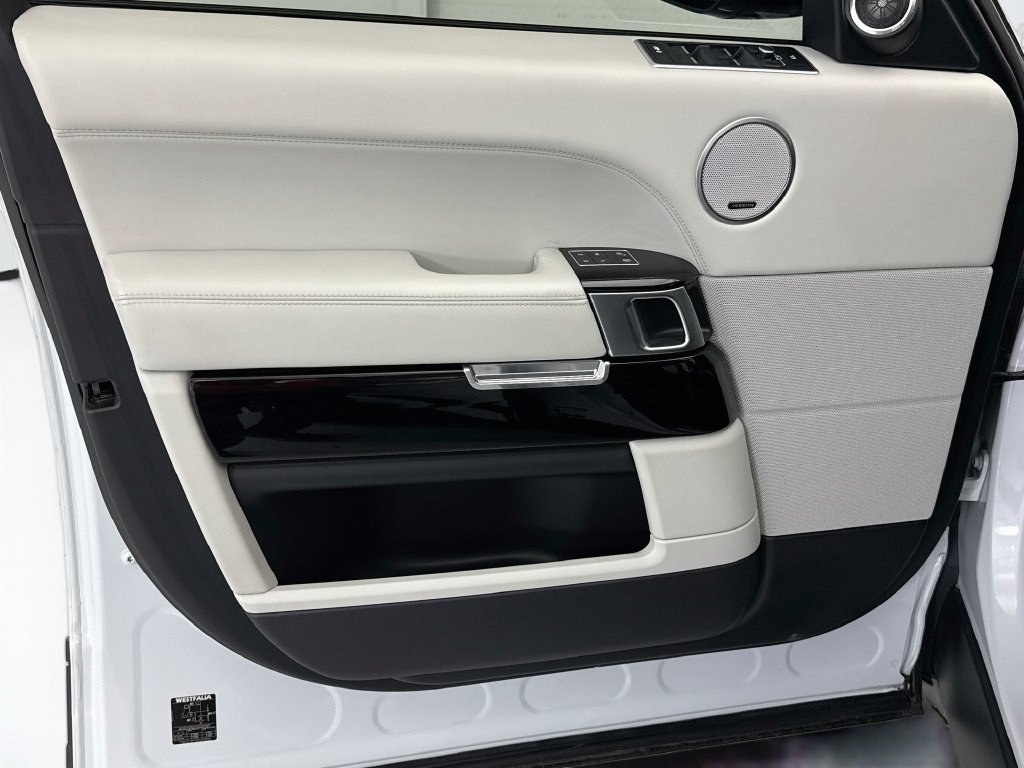 Used 2016 Land Rover Range Rover HSE AWD/4WD image 23