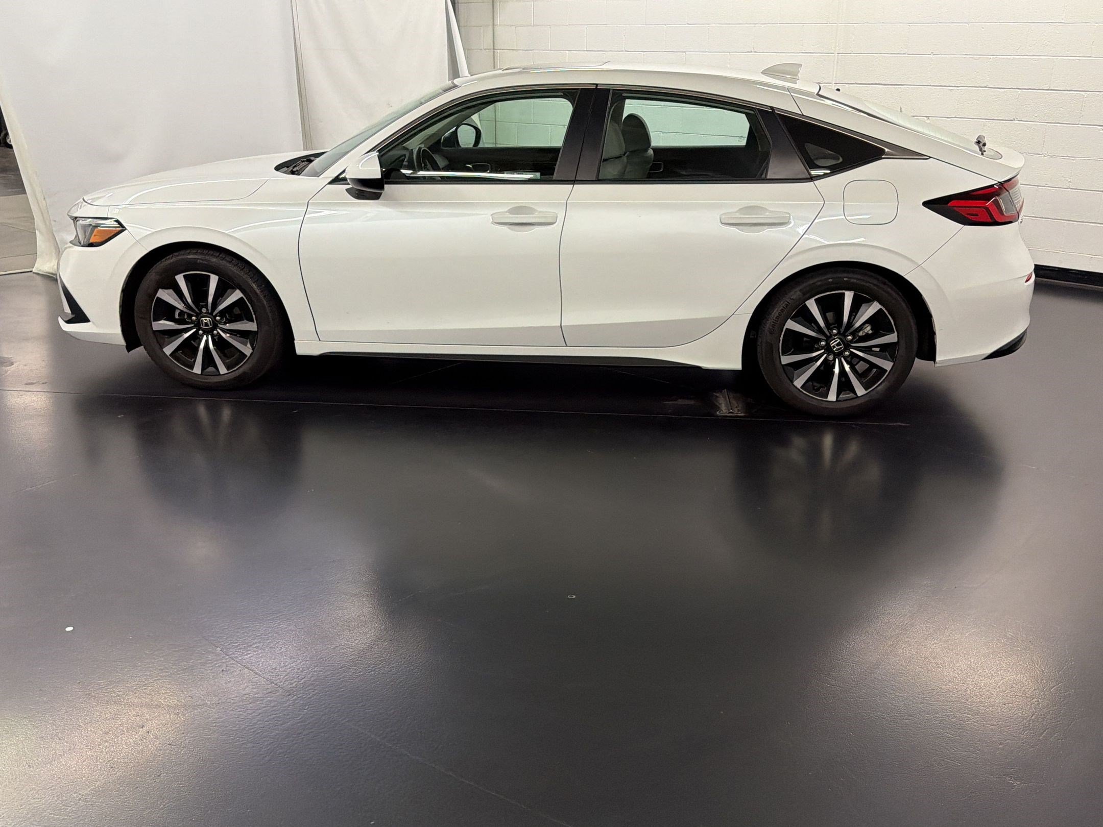 Certified 2024 Honda Civic EX-L image 2