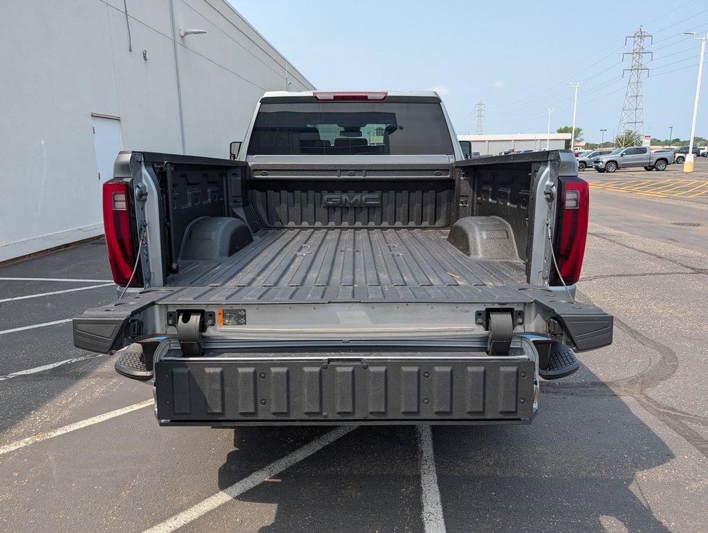 Used 2024 GMC Sierra 3500 SLT AWD/4WD image 8