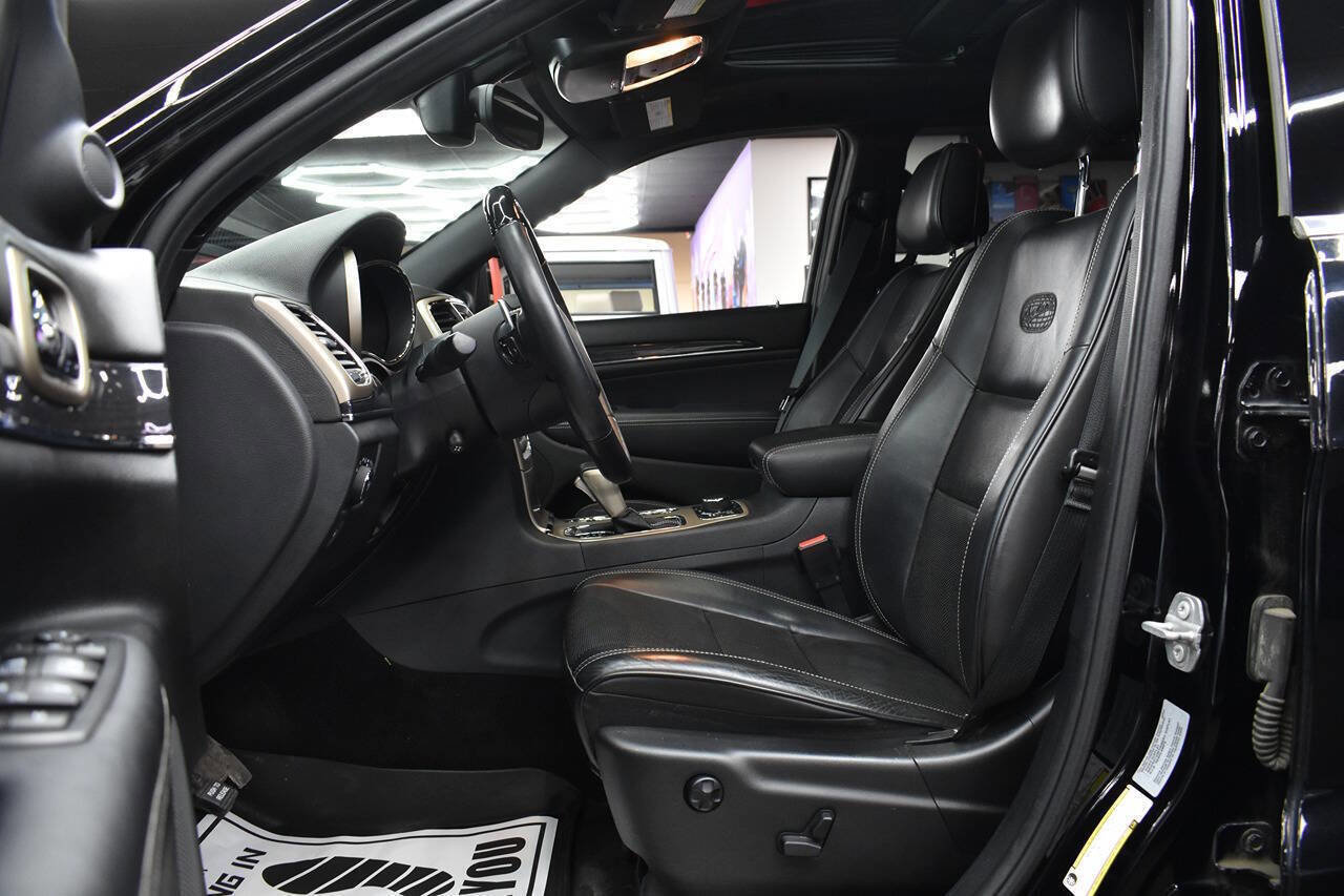 Used 2017 Jeep Grand Cherokee Overland image 13