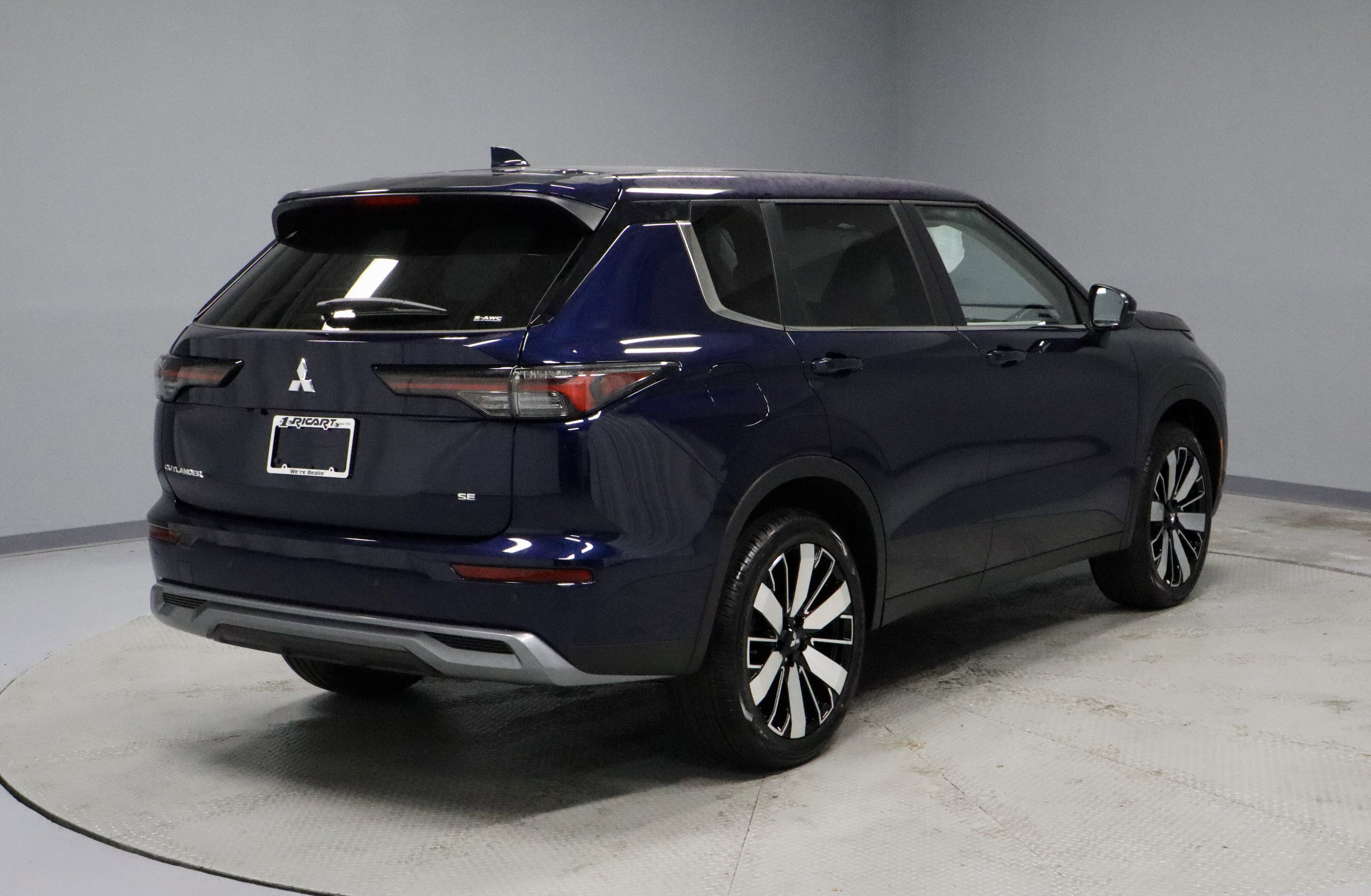 New 2025 Mitsubishi Outlander SE image 8