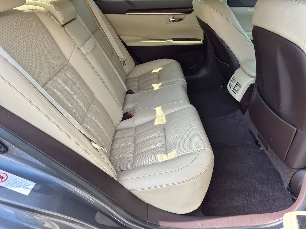 Used 2016 Lexus ES 350 w/ Luxury Package w/Wood Trim FWD image 18