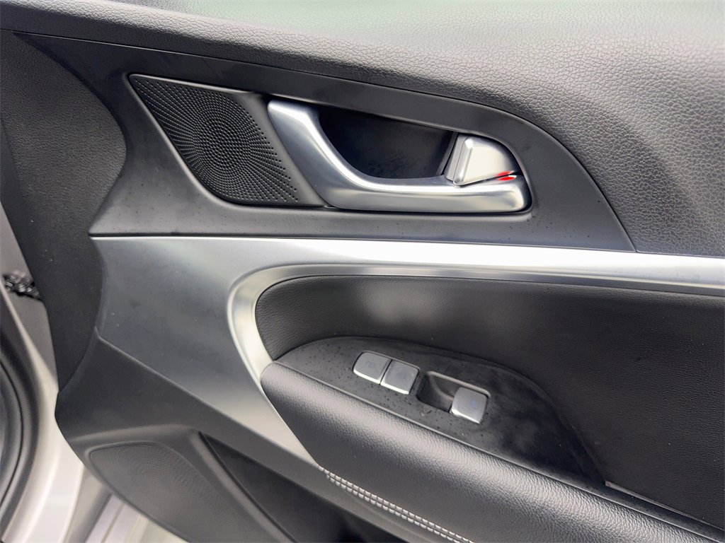 Used 2025 Genesis G70 2.5T image 49