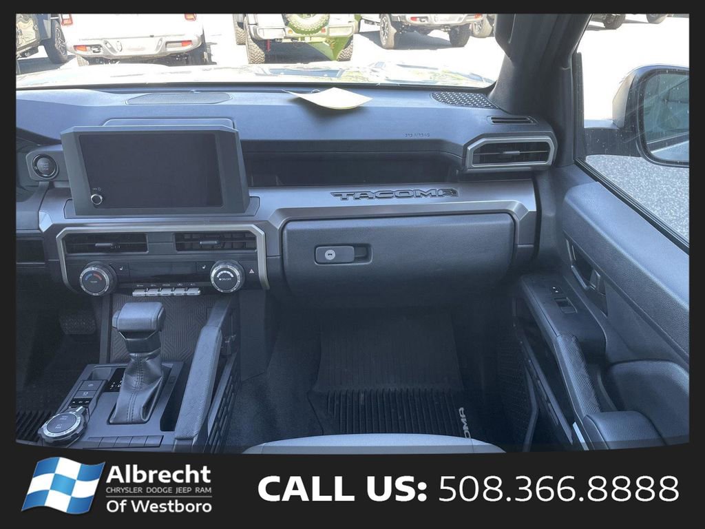 Used 2025 Toyota Tacoma SR5 AWD/4WD image 23