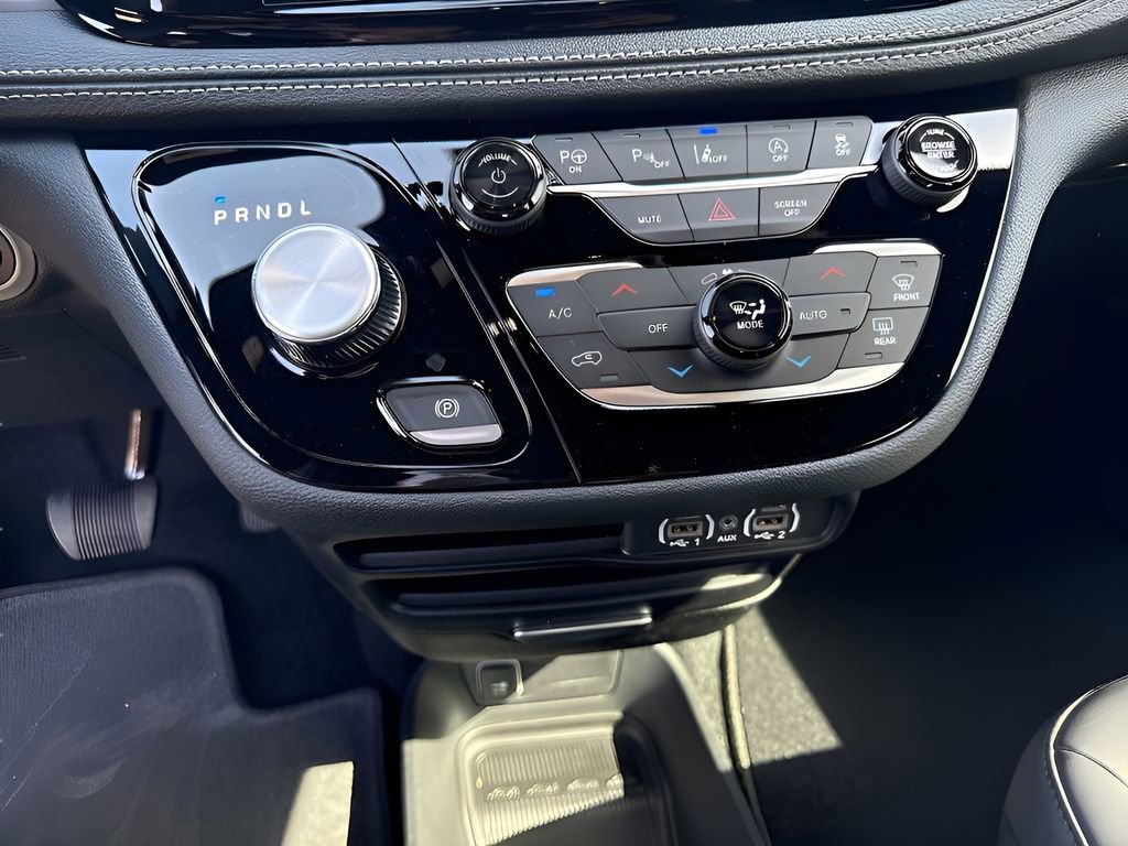 New 2025 Chrysler Pacifica Select AWD/4WD image 31