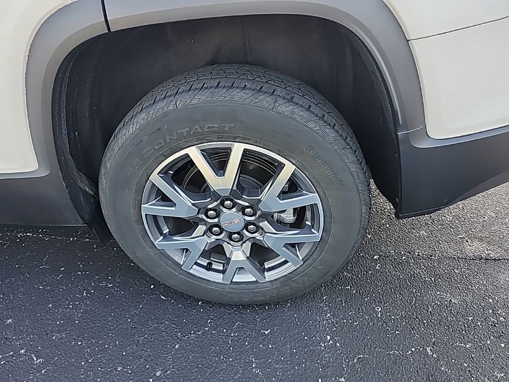 Used 2023 GMC Acadia SLT w/ Technology Package FWD image 12