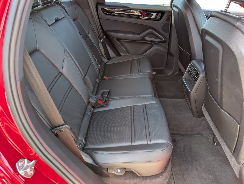 Certified 2023 Porsche Cayenne AWD/4WD image 7