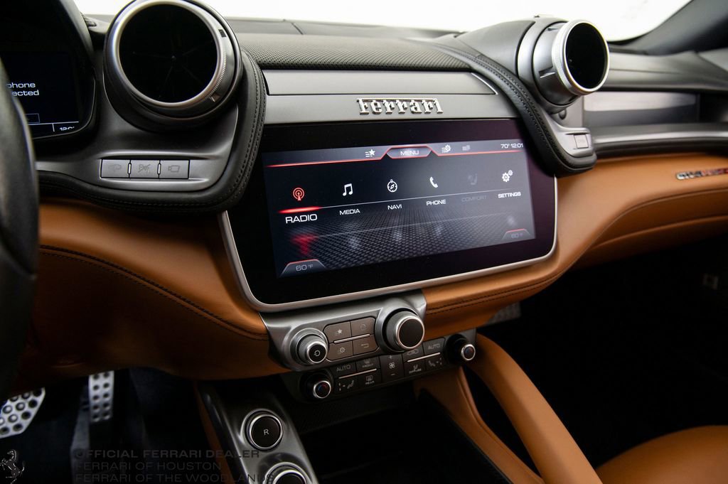 Used 2018 Ferrari GTC4Lusso image 13