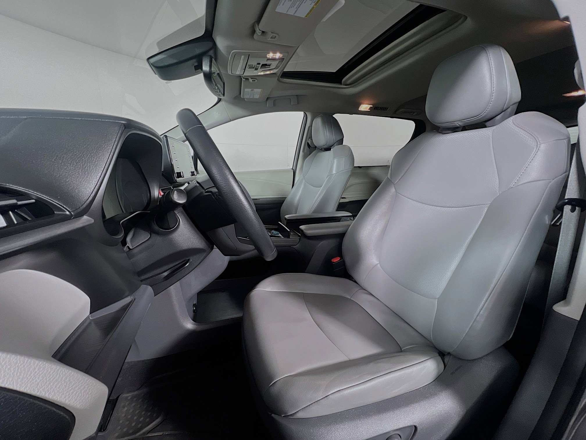 Used 2021 Toyota Sienna XLE w/ XLE Plus Package AWD/4WD image 11