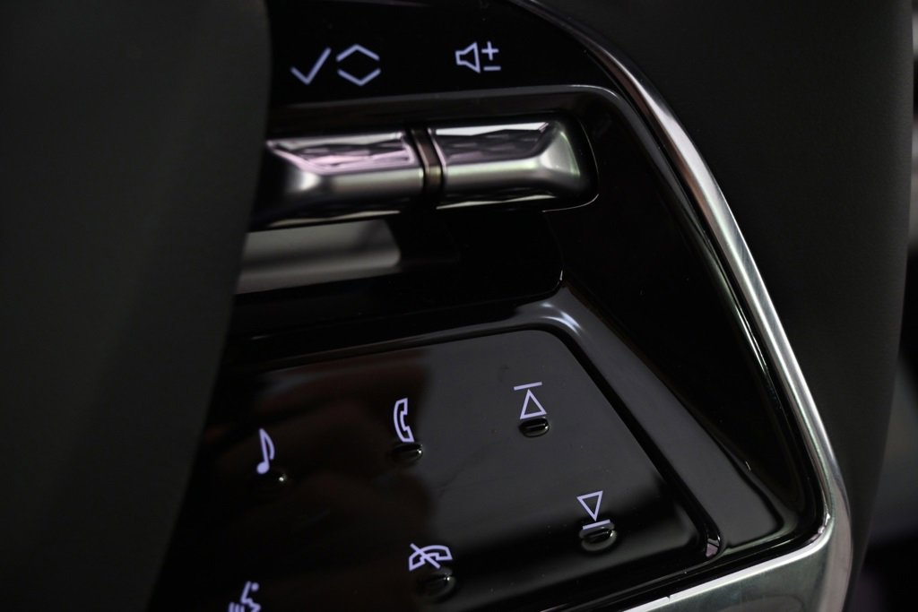 New 2026 Cadillac Vistiq Sport w/ LPO, Floor Liner Package image 31