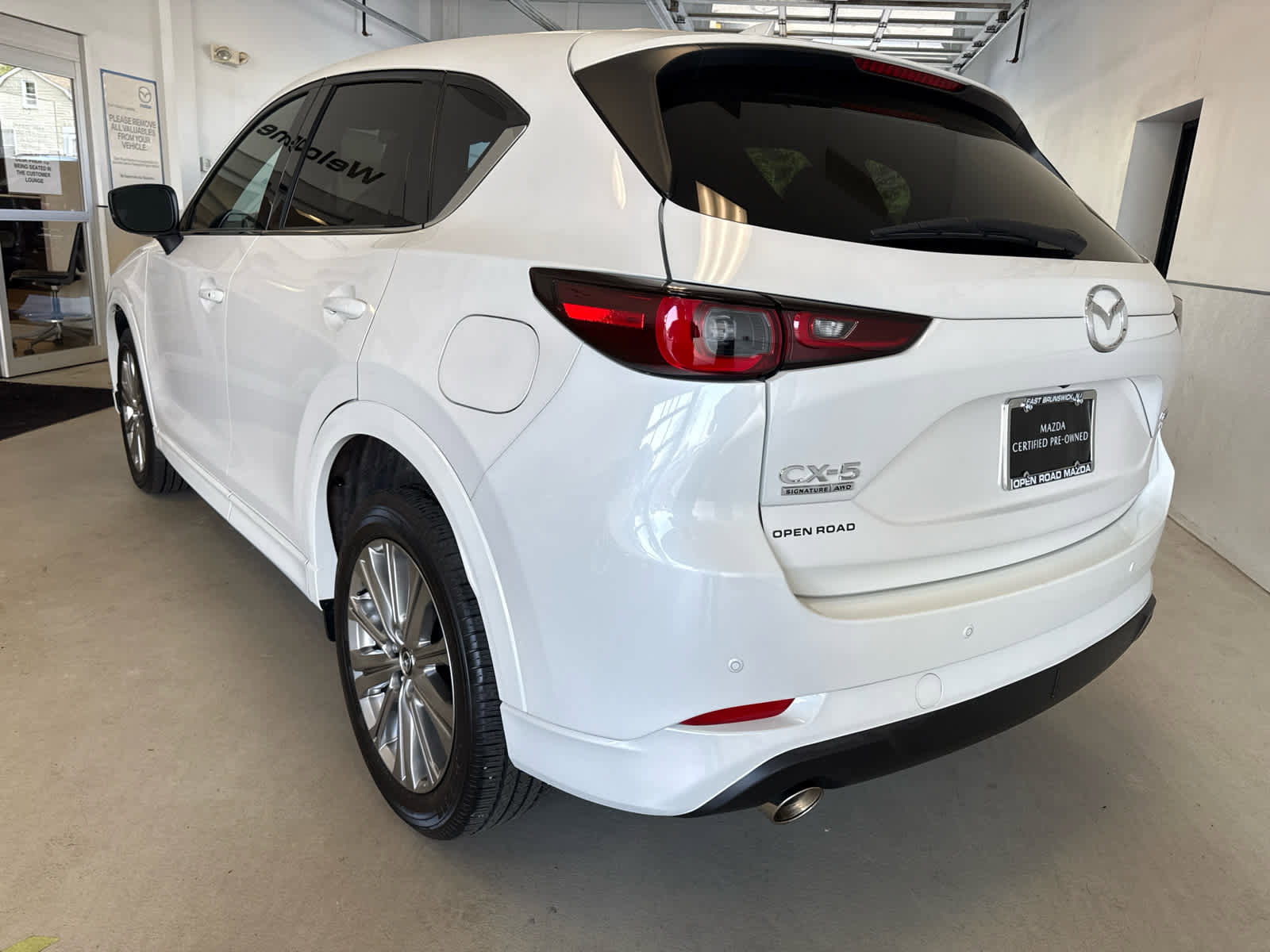 Used 2023 MAZDA CX-5 Signature AWD/4WD image 4