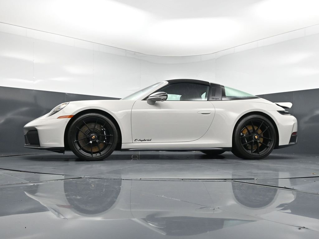 Certified 2026 Porsche 911 Targa 4 GTS AWD/4WD image 22