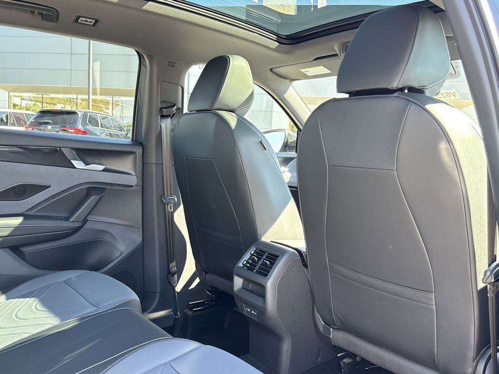New 2026 Volkswagen Tiguan SE R-Line image 18
