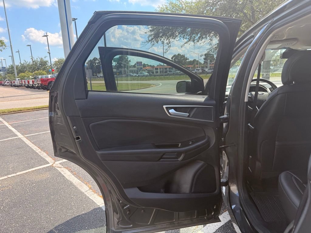 Used 2019 Ford Edge SEL w/ Equipment Group 201A FWD image 6