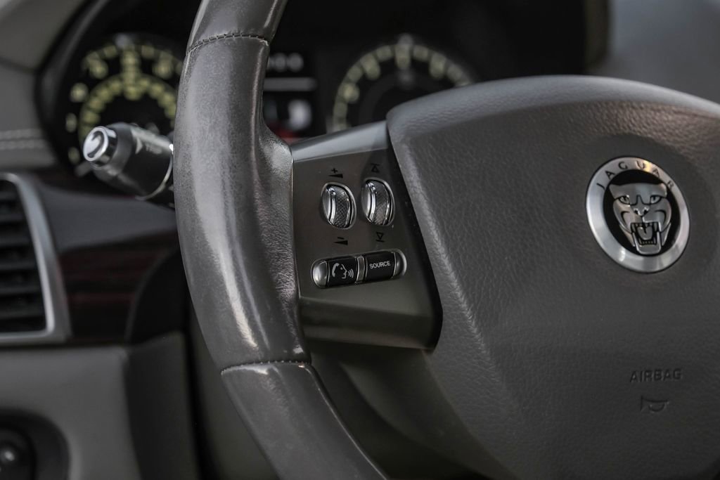 Used 2010 Jaguar XK Convertible image 14