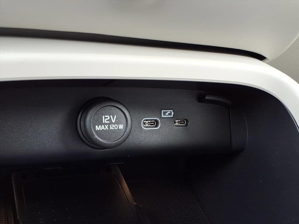 New 2026 Volvo XC40 B5 Plus w/ Protection Package Premier AWD/4WD image 21
