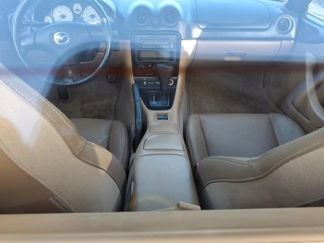 Used 2001 MAZDA MX-5 Miata RWD image 10