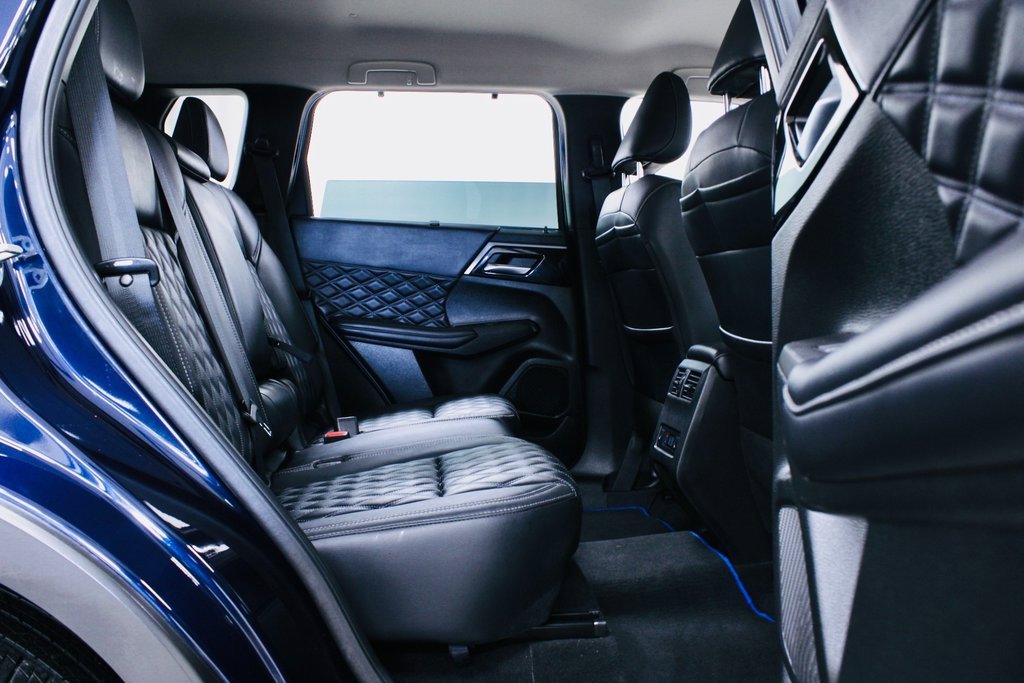 Used 2023 Mitsubishi Outlander SEL image 6